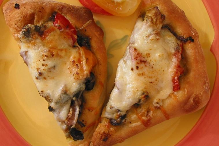 pizza primavera with three cheeses
