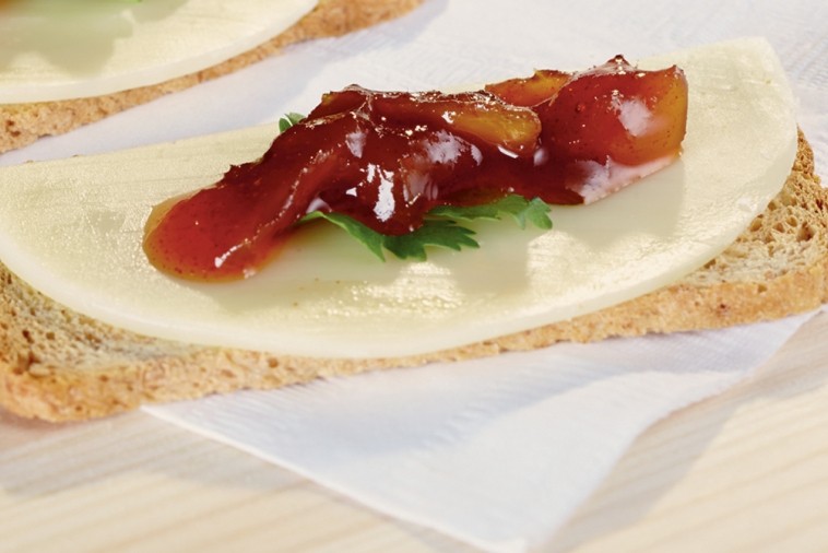 provolone and mango chutney on a cracker