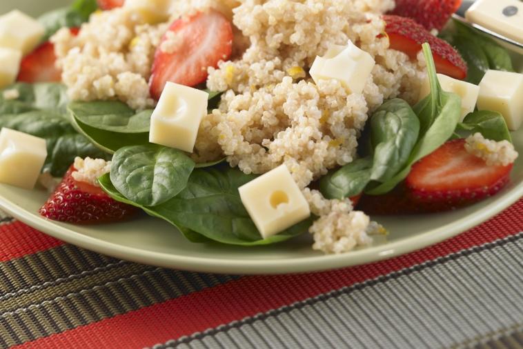 quinoa spinach and berry salad