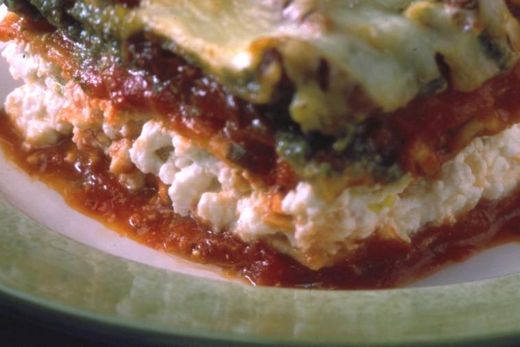 ricotta lasagna with sun dried tomato pesto sauce