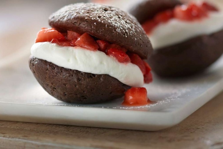 Gateaux Sandwichs Aux Fraises Et A La Creme Fouettee Plaisirs Laitiers