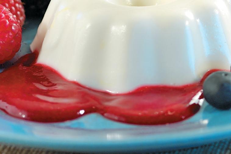 yogurt panna cotta with raspberry coulis